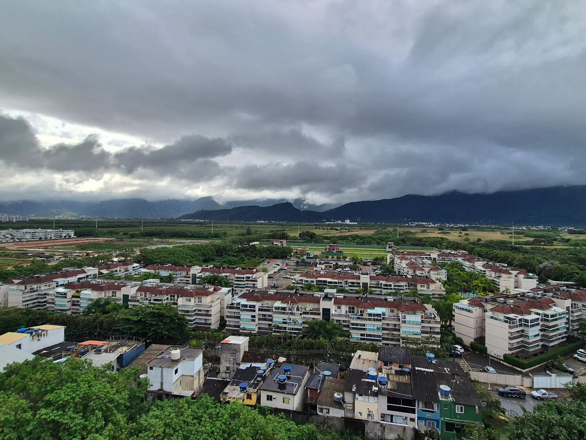 Furnished apartment with 3 bedrooms, 1 suite and balcony — photo 3
