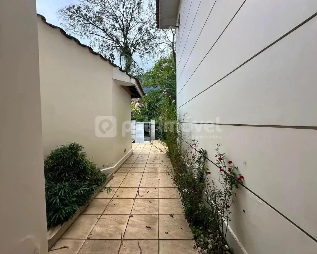 House with 6 bedrooms and 9 bathrooms, 5 parking spots — photo 7