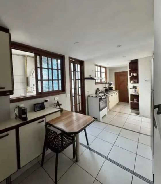 190 m² apartment with 4 bedrooms and 1 suite plus parking — photo 2