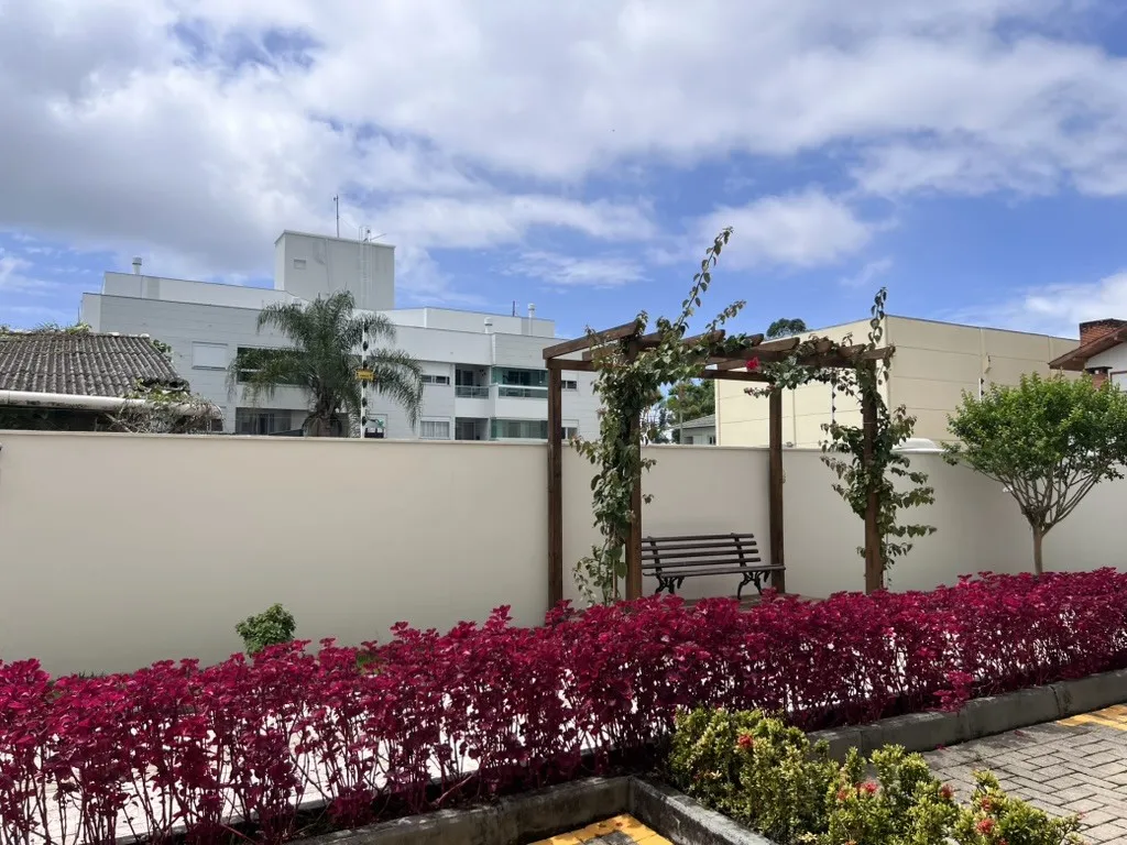 One-bedroom apartment in a building with a pool — photo 17