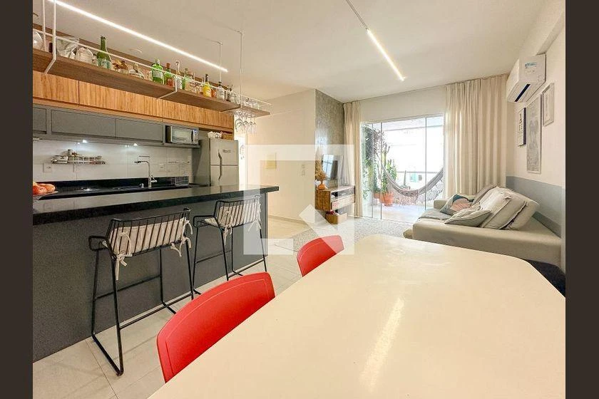 Balcony with a grill in a 2-bedroom apartment, 92 m² — photo 9