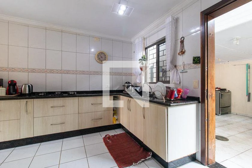 3-bedroom house with a bathtub in Curitiba — photo 4