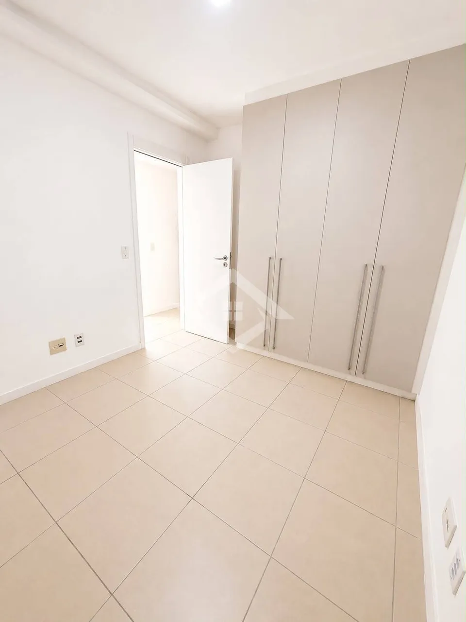 Apartment with 4 bedrooms and 5 bathrooms, 2 parking spots — photo 15
