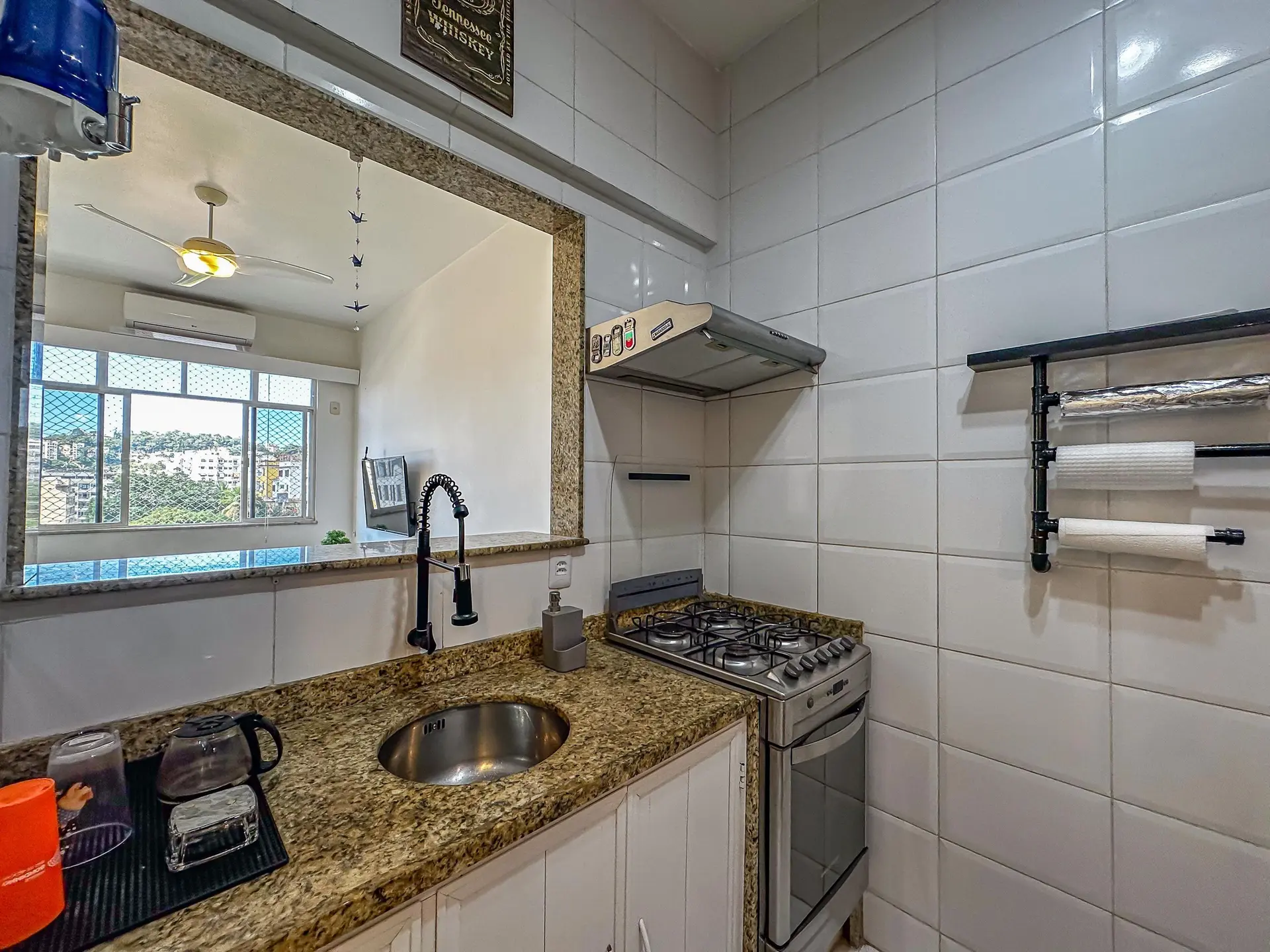 Furnished 1-bedroom apartment with an open kitchen — photo 13