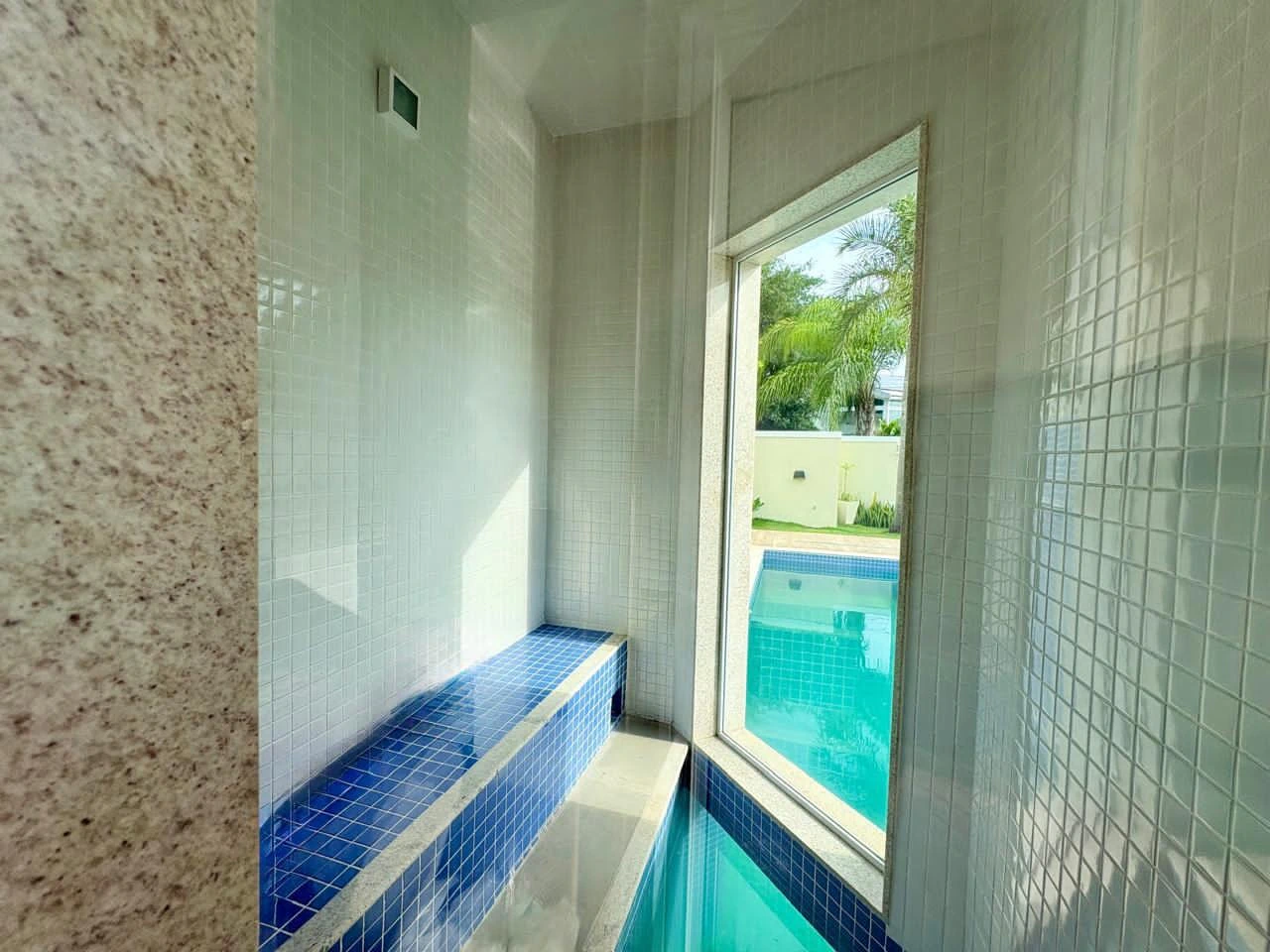 Furnished house with 3 en-suite bedrooms and private BBQ — photo 8