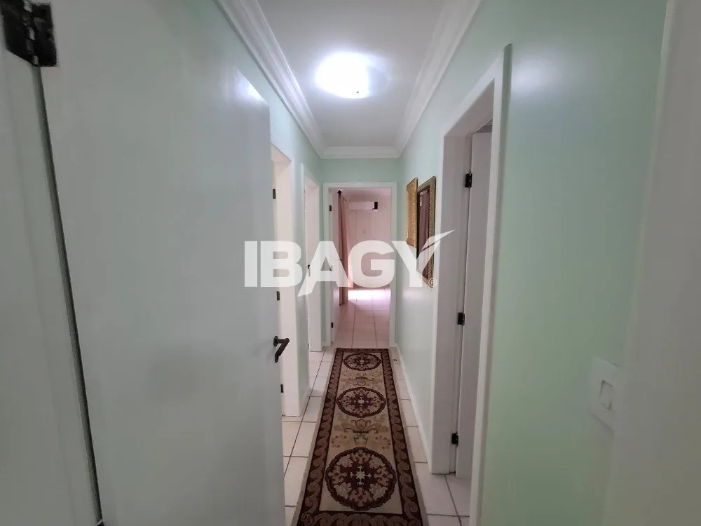 Apartamento amueblado de 3 dormitorios con balcón y parrilla — photo 8