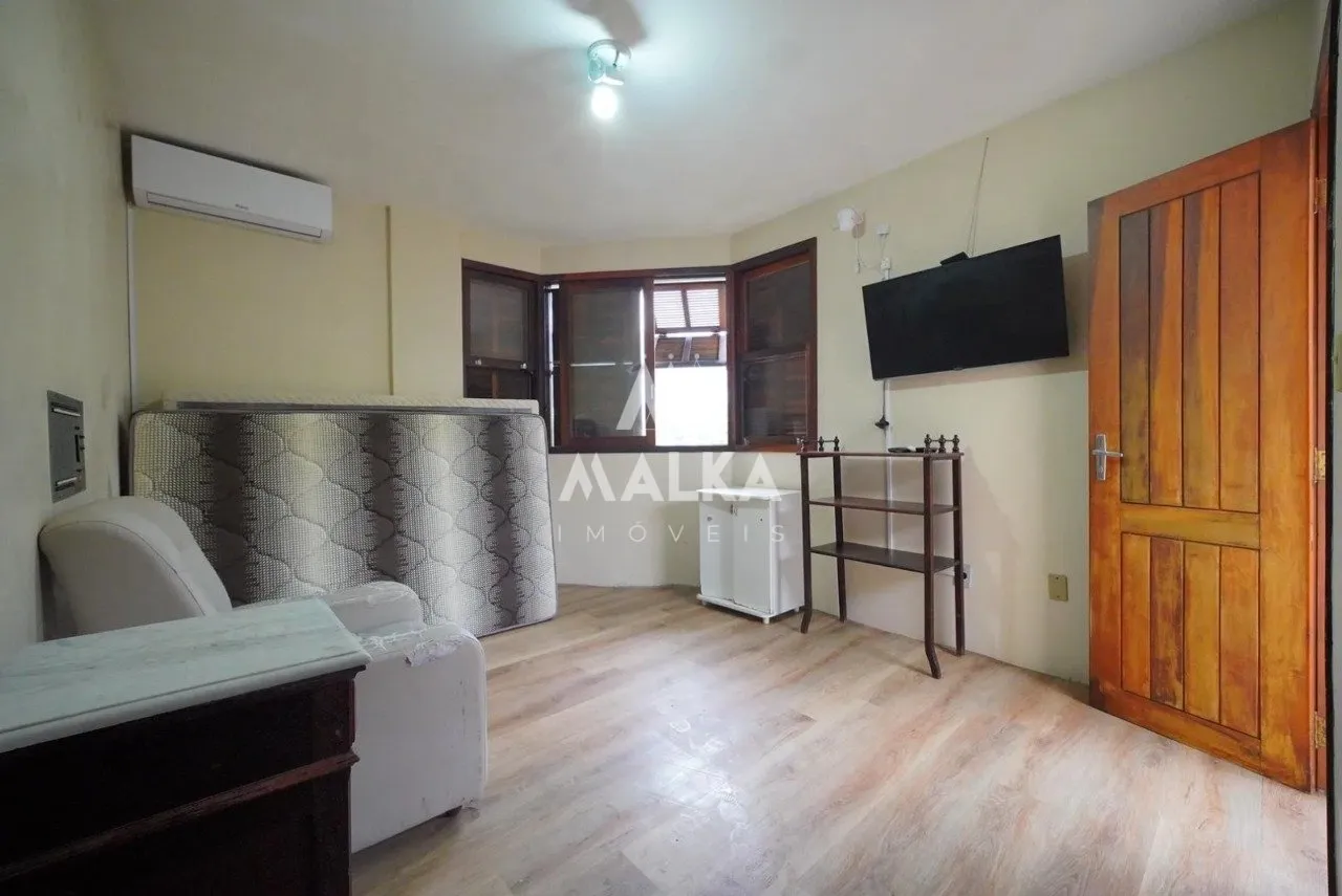 180 m² house with a mountain view and a home office — photo 18