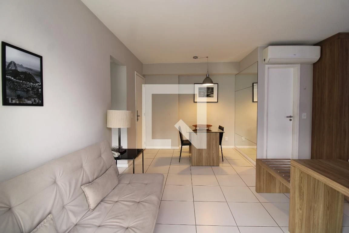 1-bedroom apartment with a glassed-in balcony — photo 23