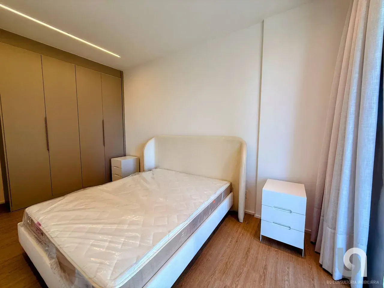Apartamento com 4 dormitórios e 5 banheiros, 231 m² — photo 3