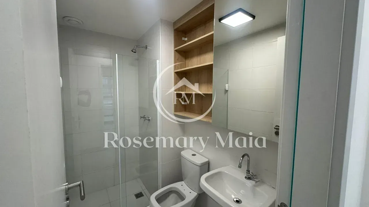 2-bedroom apartment with open-plan kitchen and balcony — photo 5