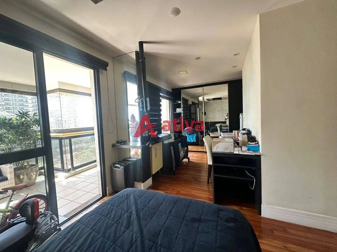 Furnished 3-bedroom apartment with 5 bathrooms — photo 16