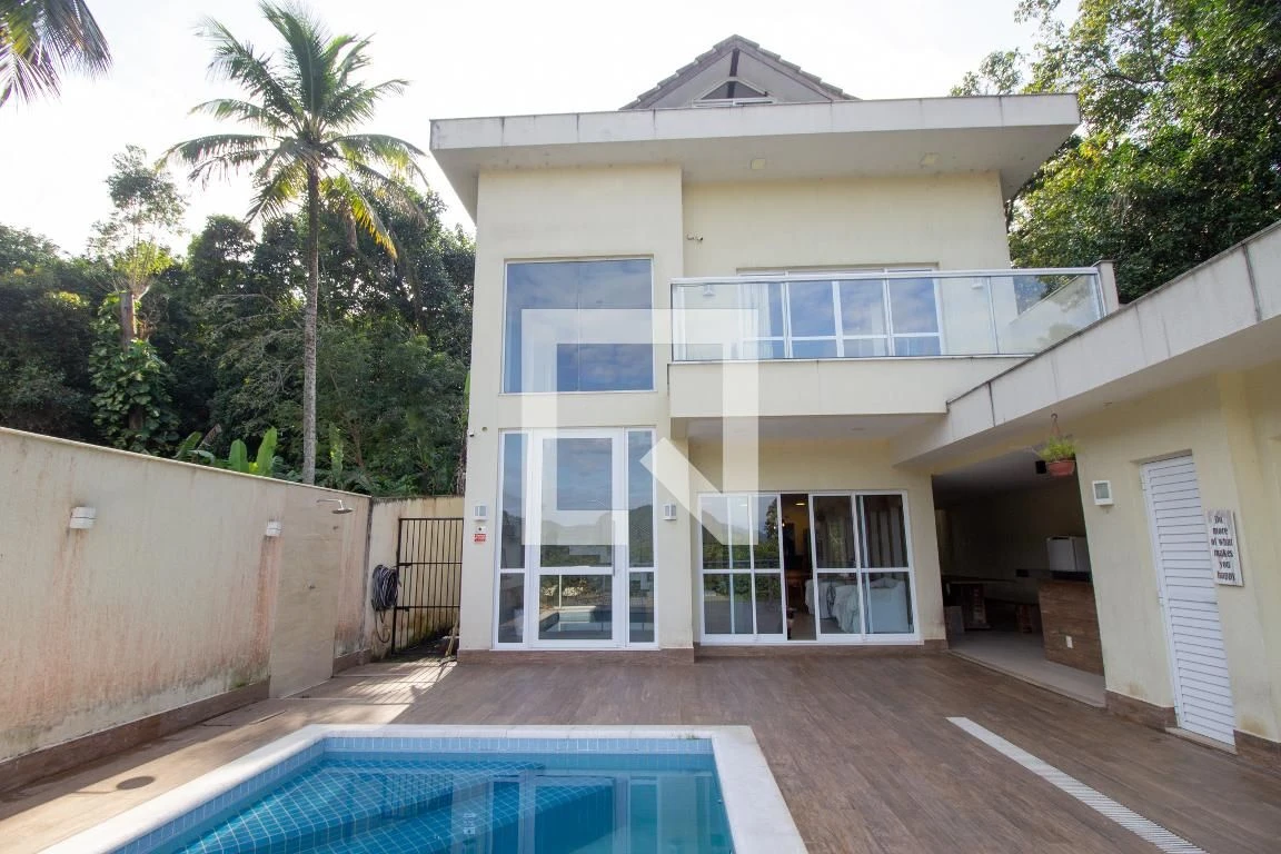 4-bedroom house with a bathtub in Rio de Janeiro — photo 12