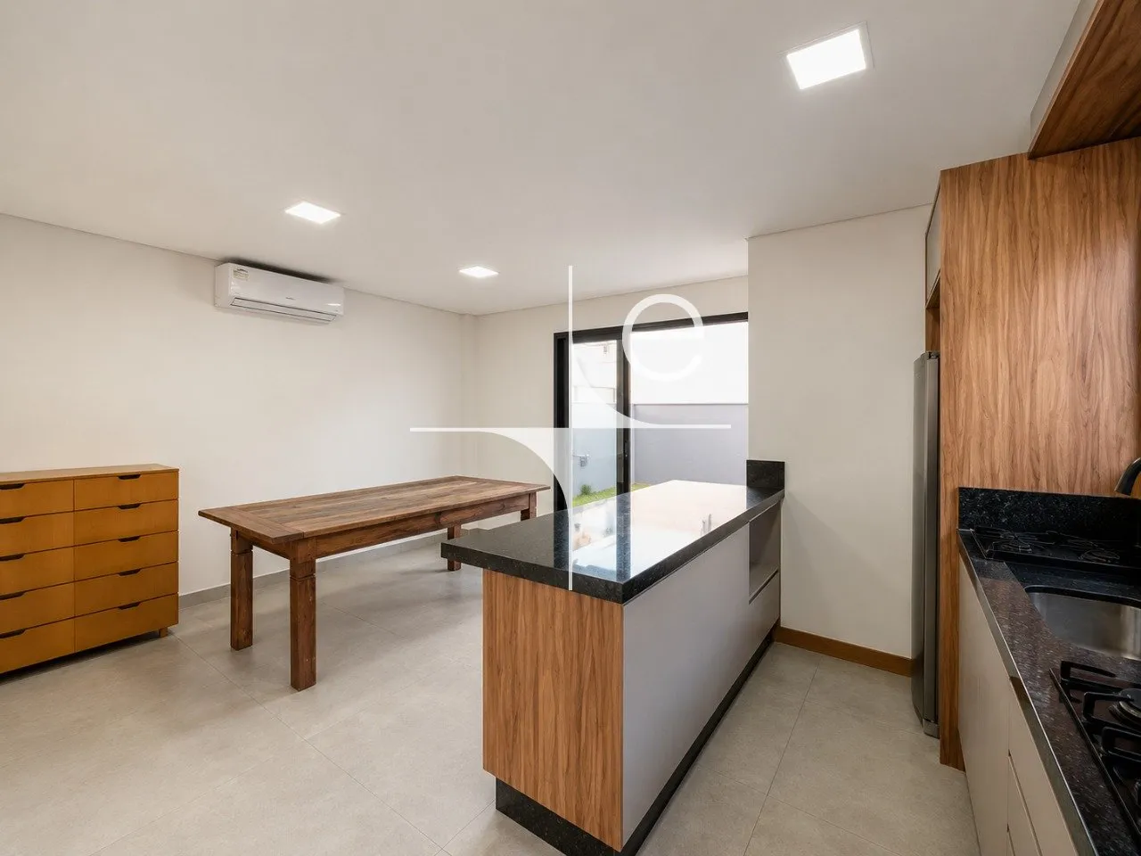 House with 3 bedrooms and a private yard — photo 6