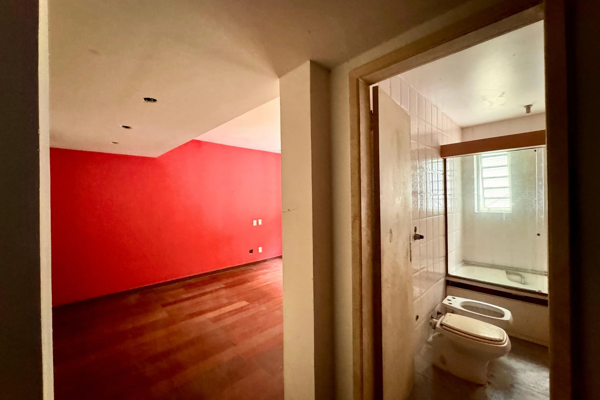 Casa, 888 m², com banheira — photo 35