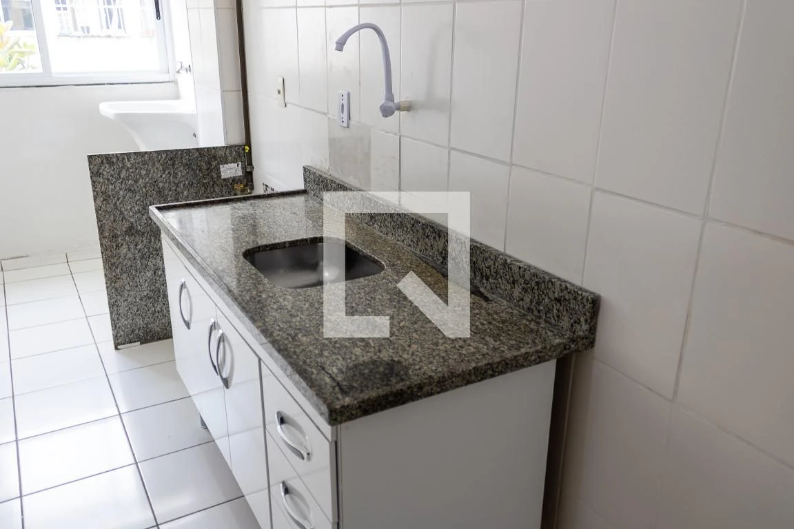 2-bedroom apartment with 1 parking space and laundry area — photo 7
