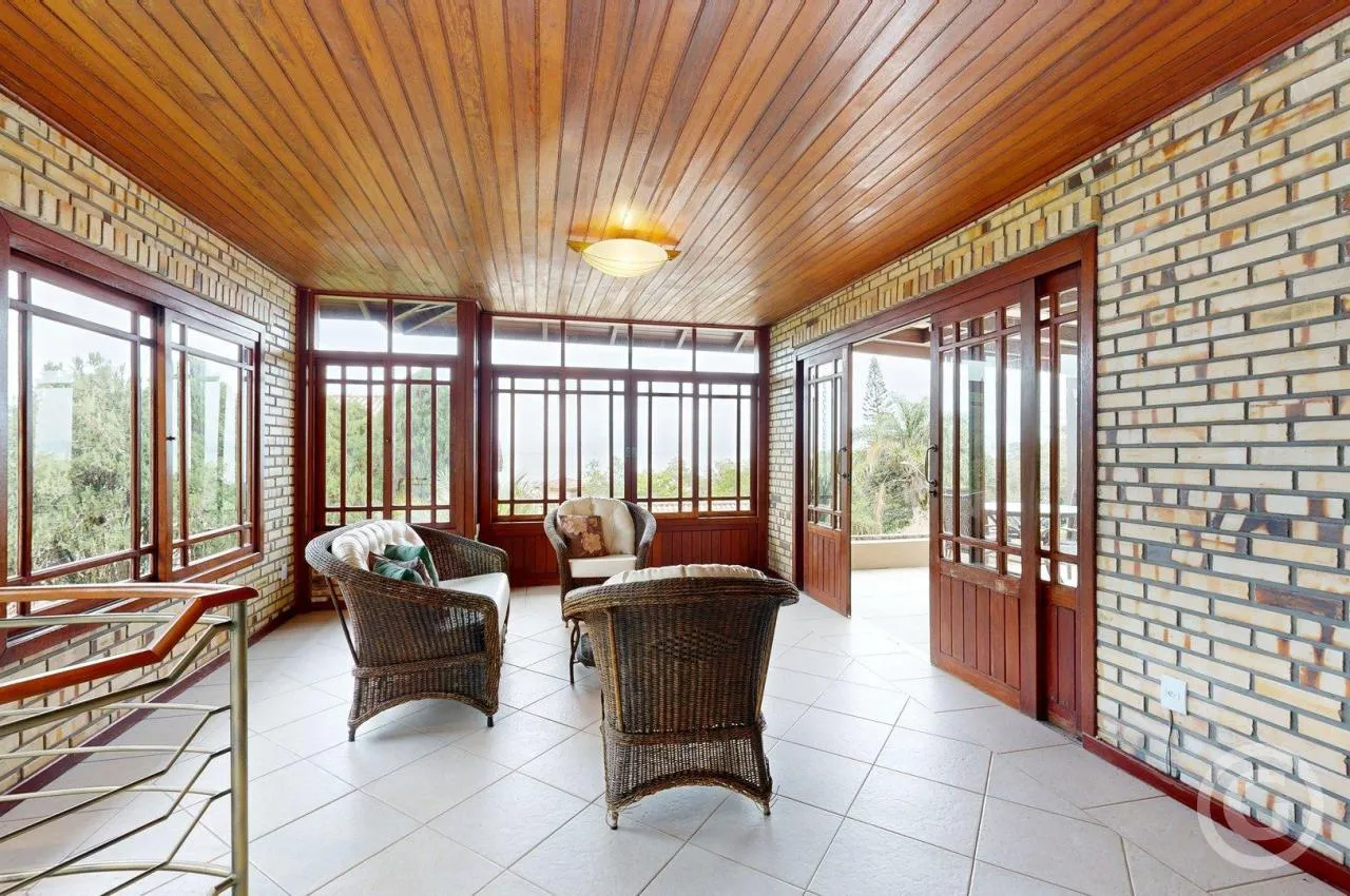 Detached house with 5 en-suite bedrooms and private BBQ — photo 18