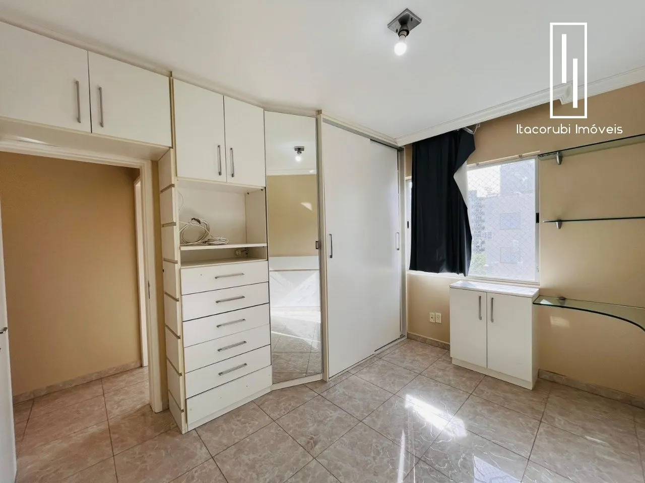 Departamento con balcón cerrado con vidrio en Florianópolis — photo 16