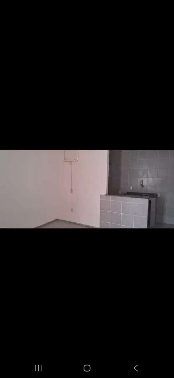 Rental studio with no parking, separate kitchen and compact gas cooktop — photo 3
