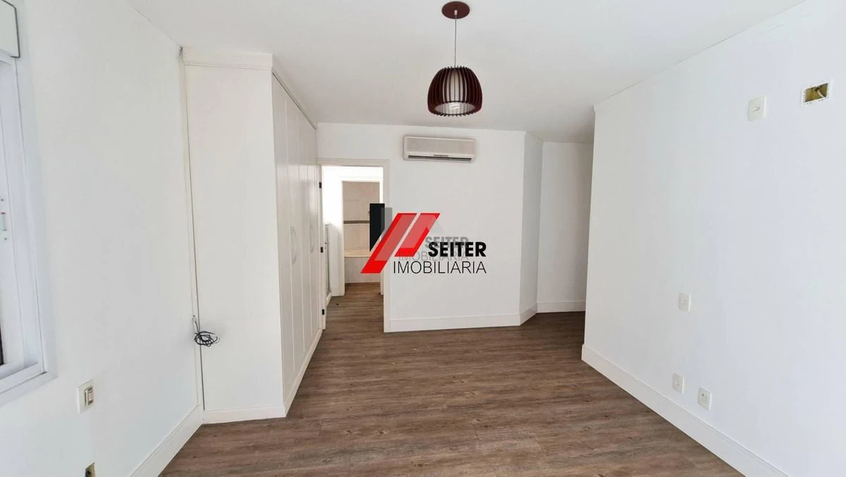 255 m² apartment with a private pool and a bathtub — photo 18