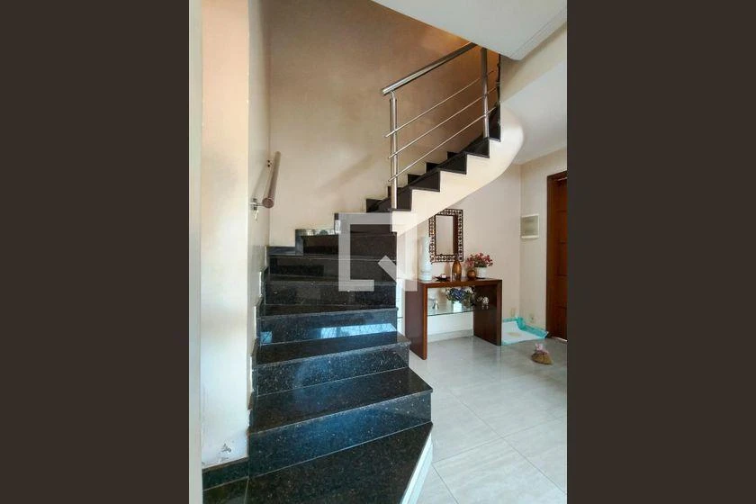 Furnished house with 3 bedrooms, 180 m² and 1 parking spot — photo 3