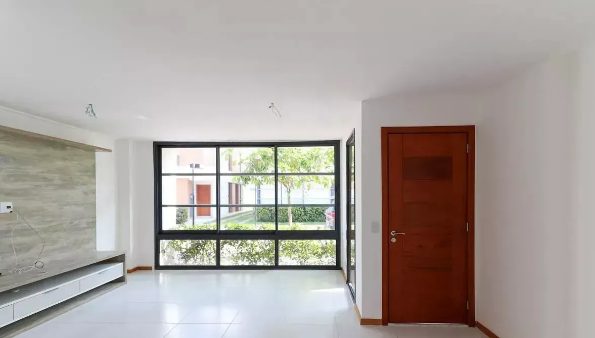 Private pool in a 4-bedroom house, 220 m² — photo 23