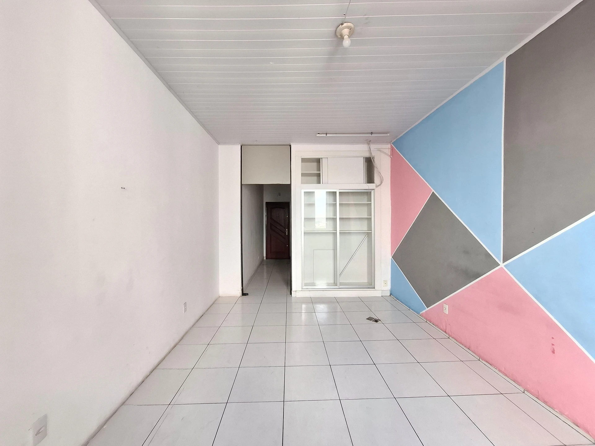1-bedroom apartment with a compact kitchenette corner — photo 6