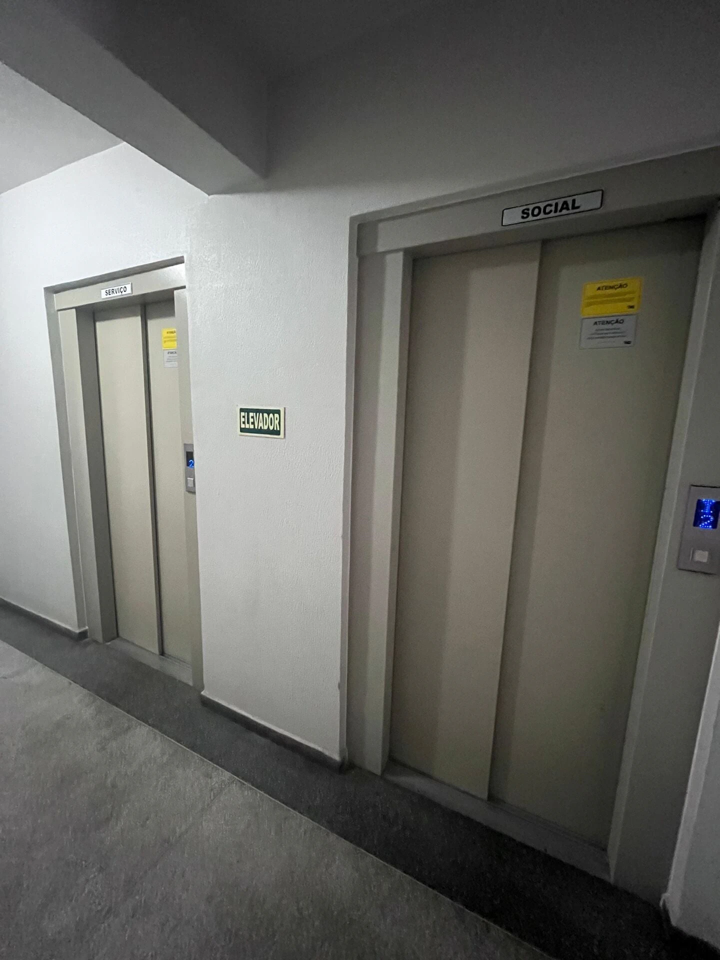 2-bedroom apartment with wood or laminate floors in Curitiba — photo 21