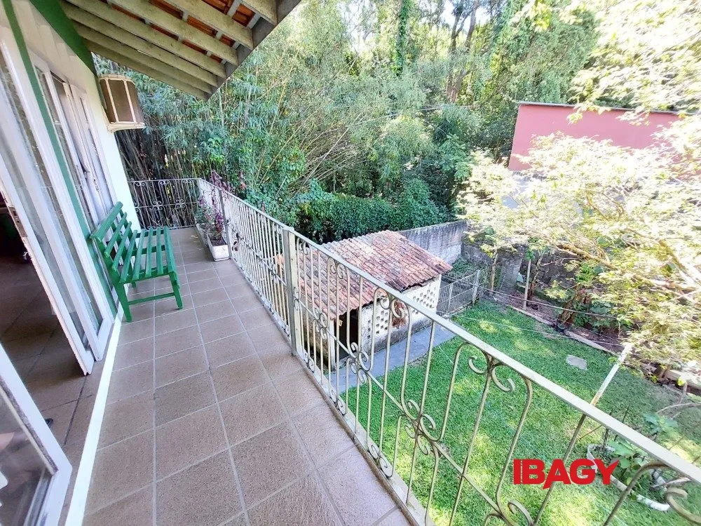Casa amueblada con 4 dormitorios y 950 m² — photo 32