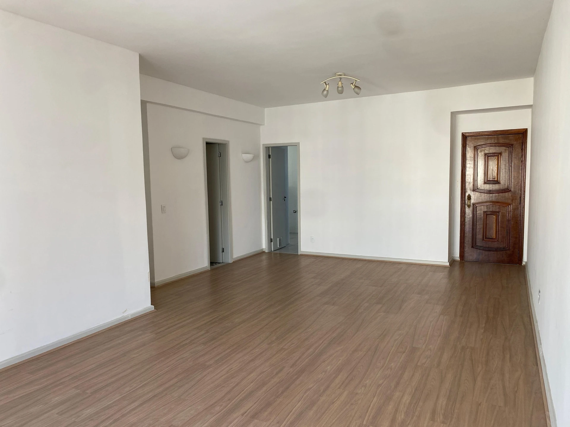 Apartment with 3 bedrooms and built-in wardrobes — photo 17
