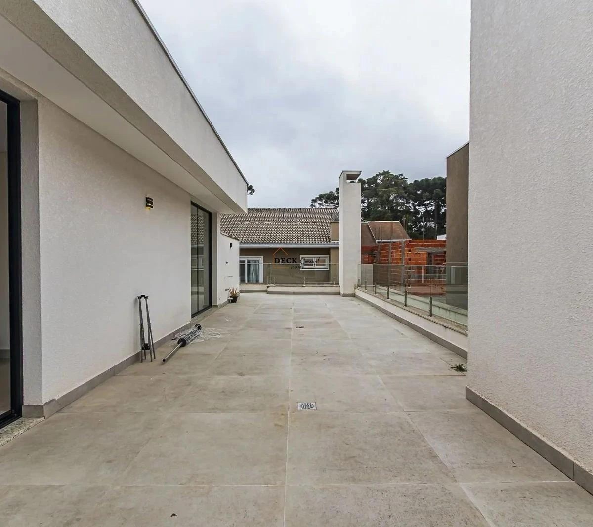 Furnished 356 m² house with 3 bedrooms and open-plan kitchen — photo 12