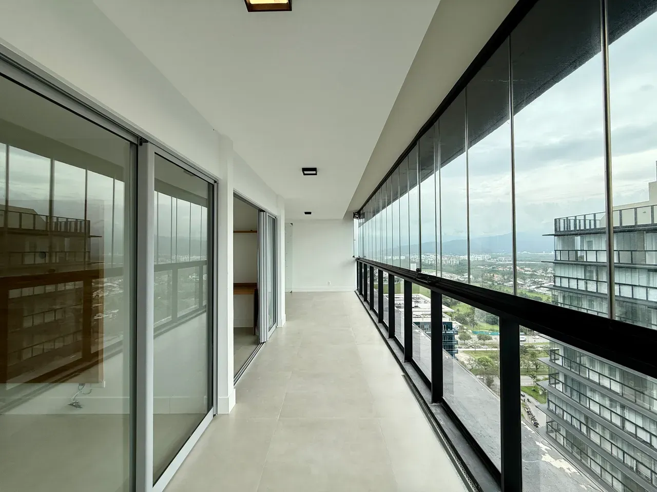2-bedroom apartment with a water view — photo 5