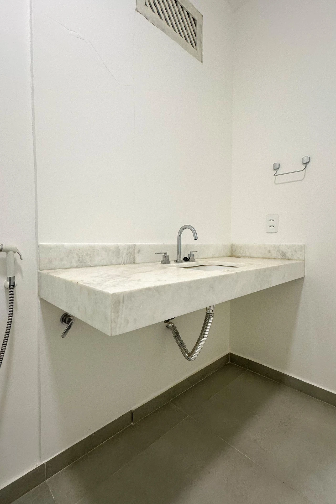 Washing machine in a 4-bedroom apartment, 168 m² — photo 25