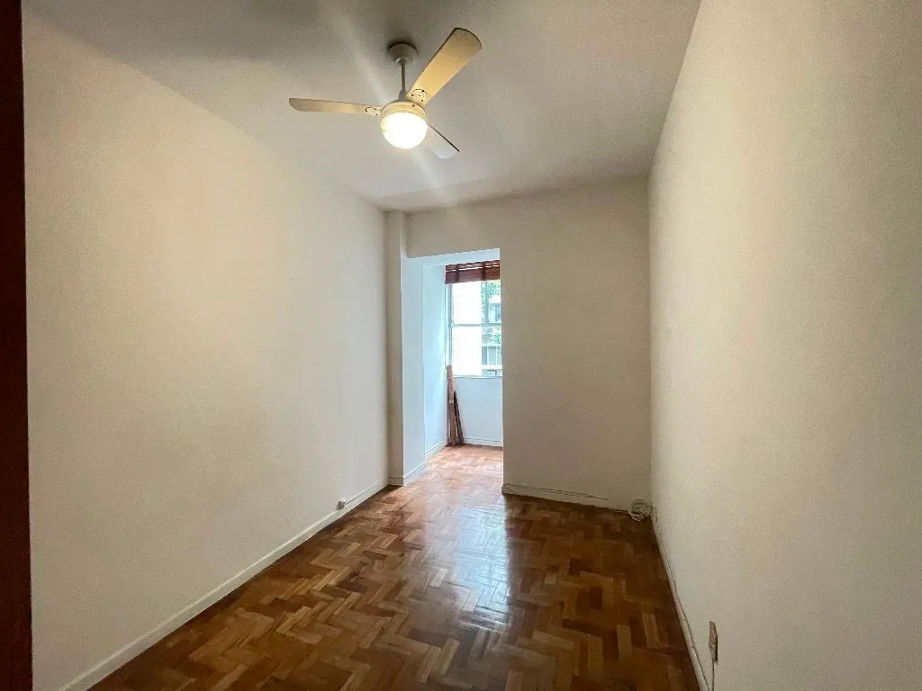 Wood or laminate floors in a 2-bedroom apartment, 75 m² — photo 8