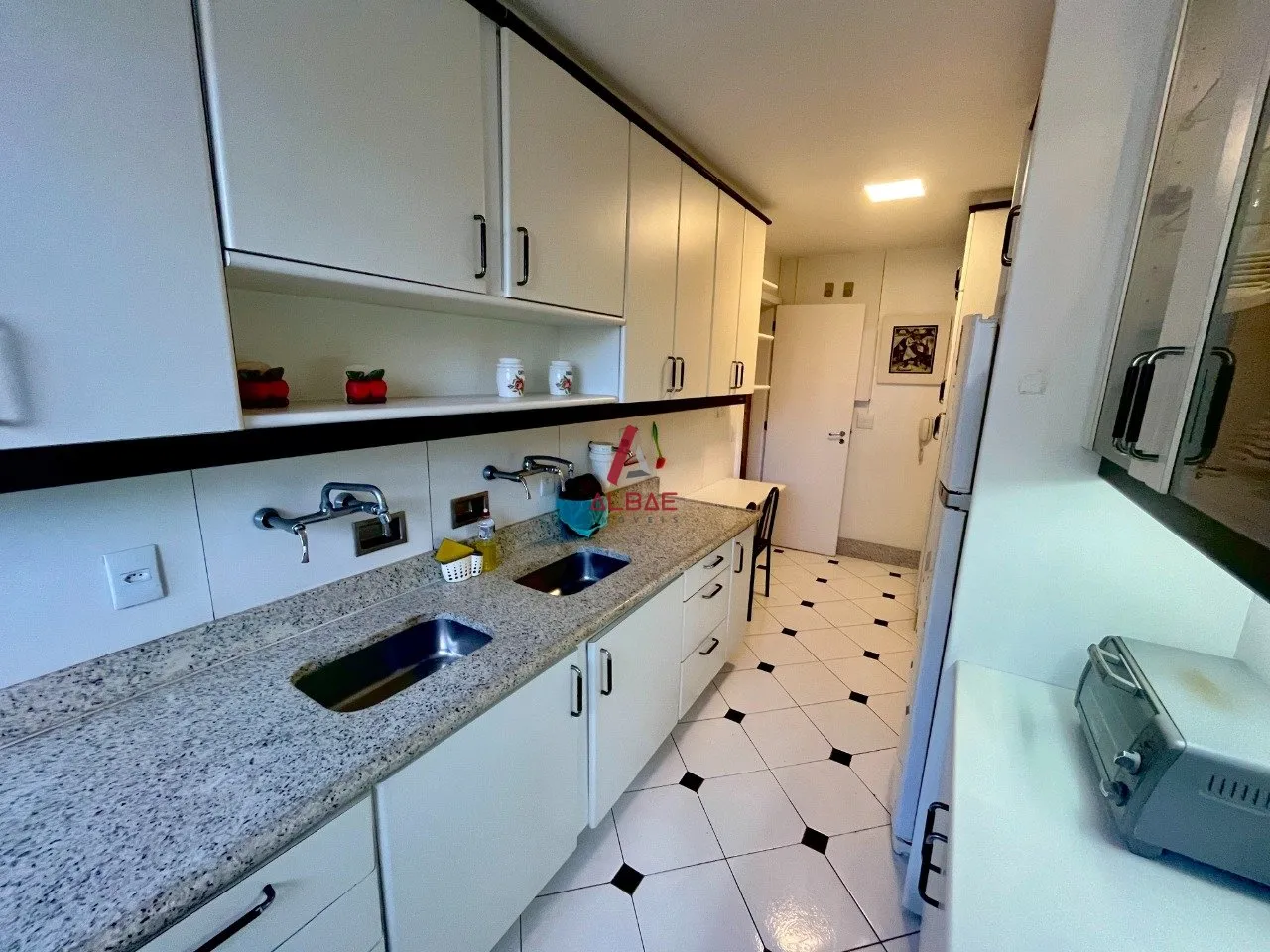 3-bedroom apartment with a balcony and 4 bathrooms — photo 21