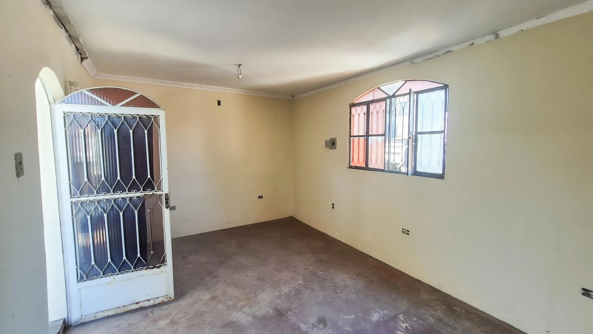 House with 2 bedrooms and a washing machine — photo 16