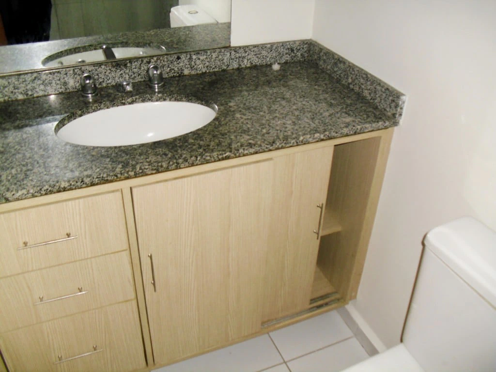 2-bedroom apartment with wood or laminate floors in Curitiba — photo 10