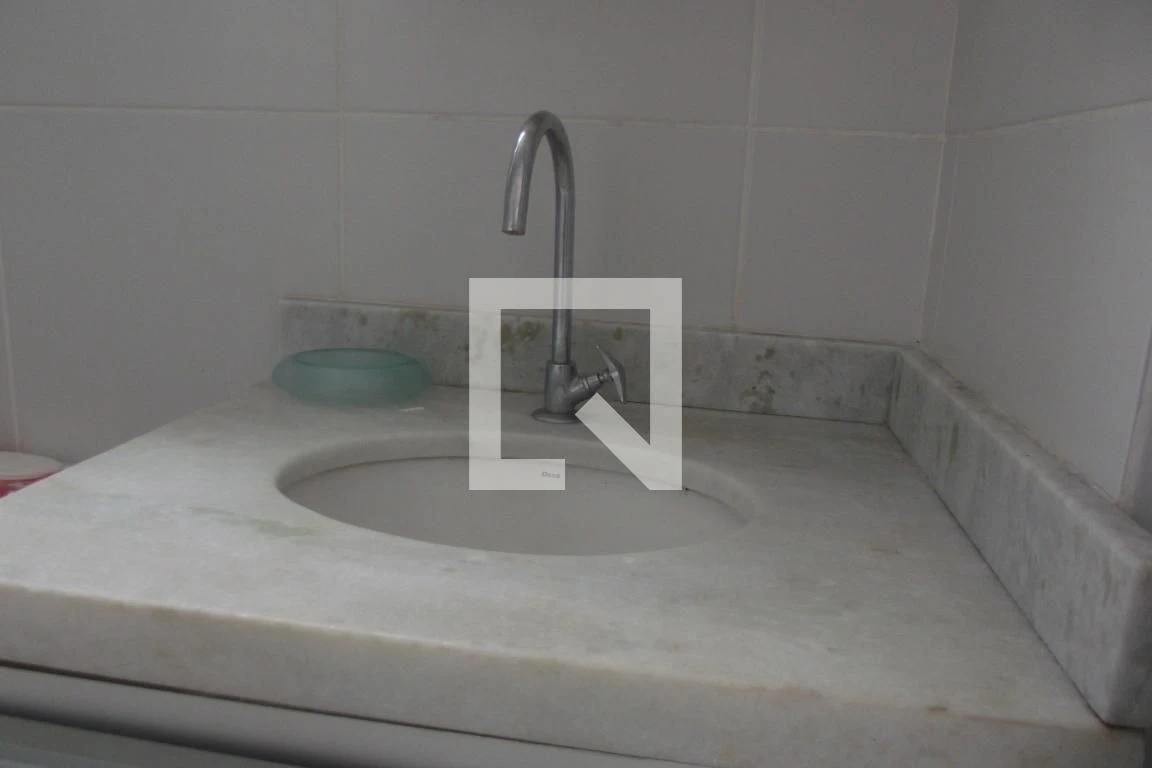Furnished apartment with 3 bedrooms and enclosed balcony — photo 13