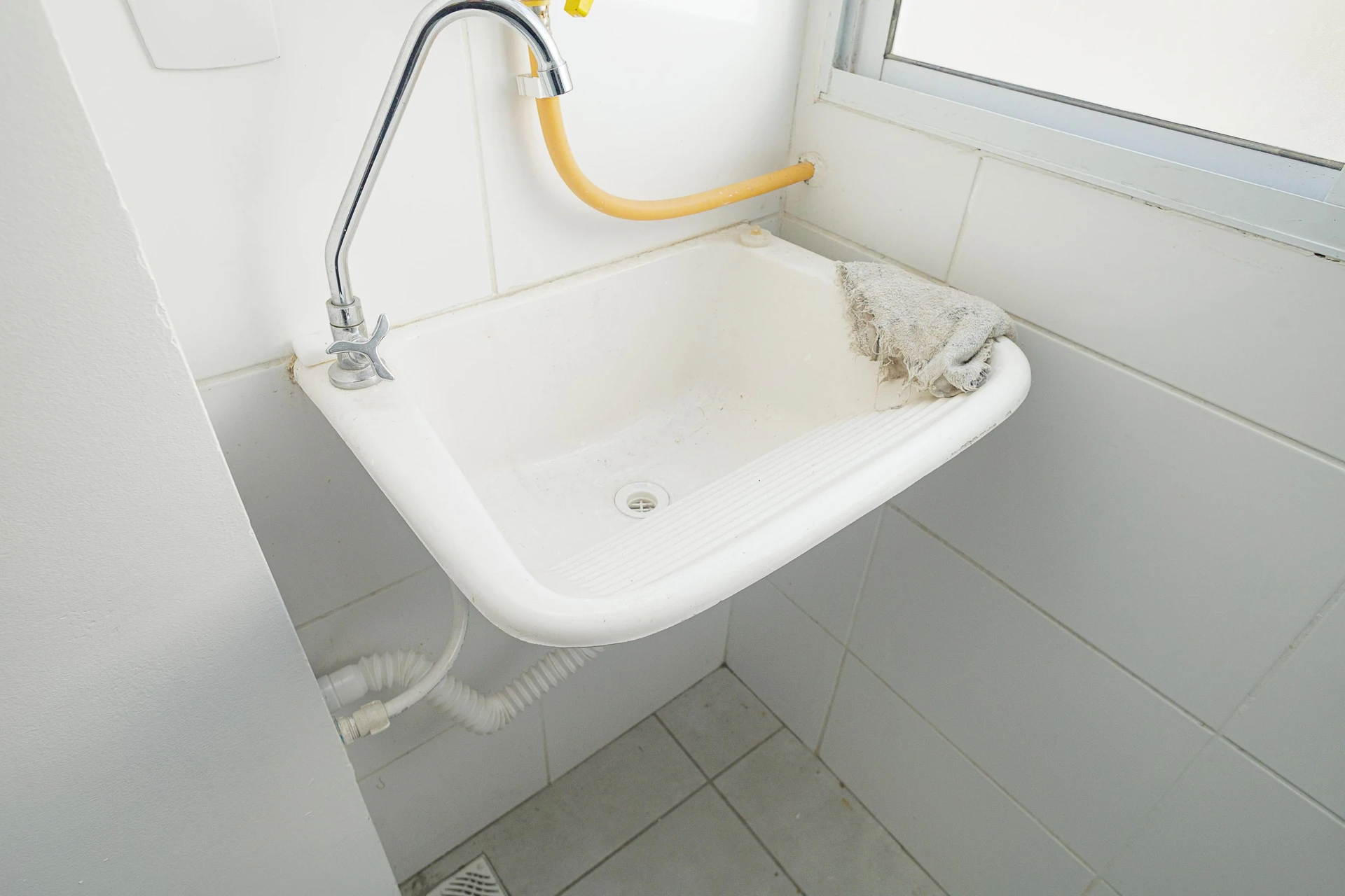 Unfurnished 2-bedroom rental apartment with 1 parking spot — photo 3