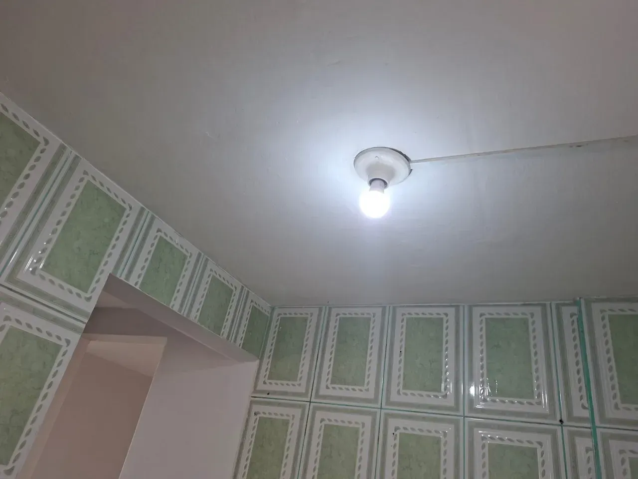 1-bedroom apartment with tiled floors and glass shower — photo 18
