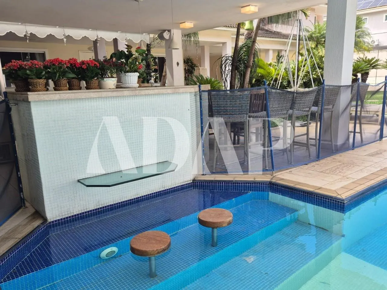 1253 m² house with 7 bedrooms and a private garden — photo 9