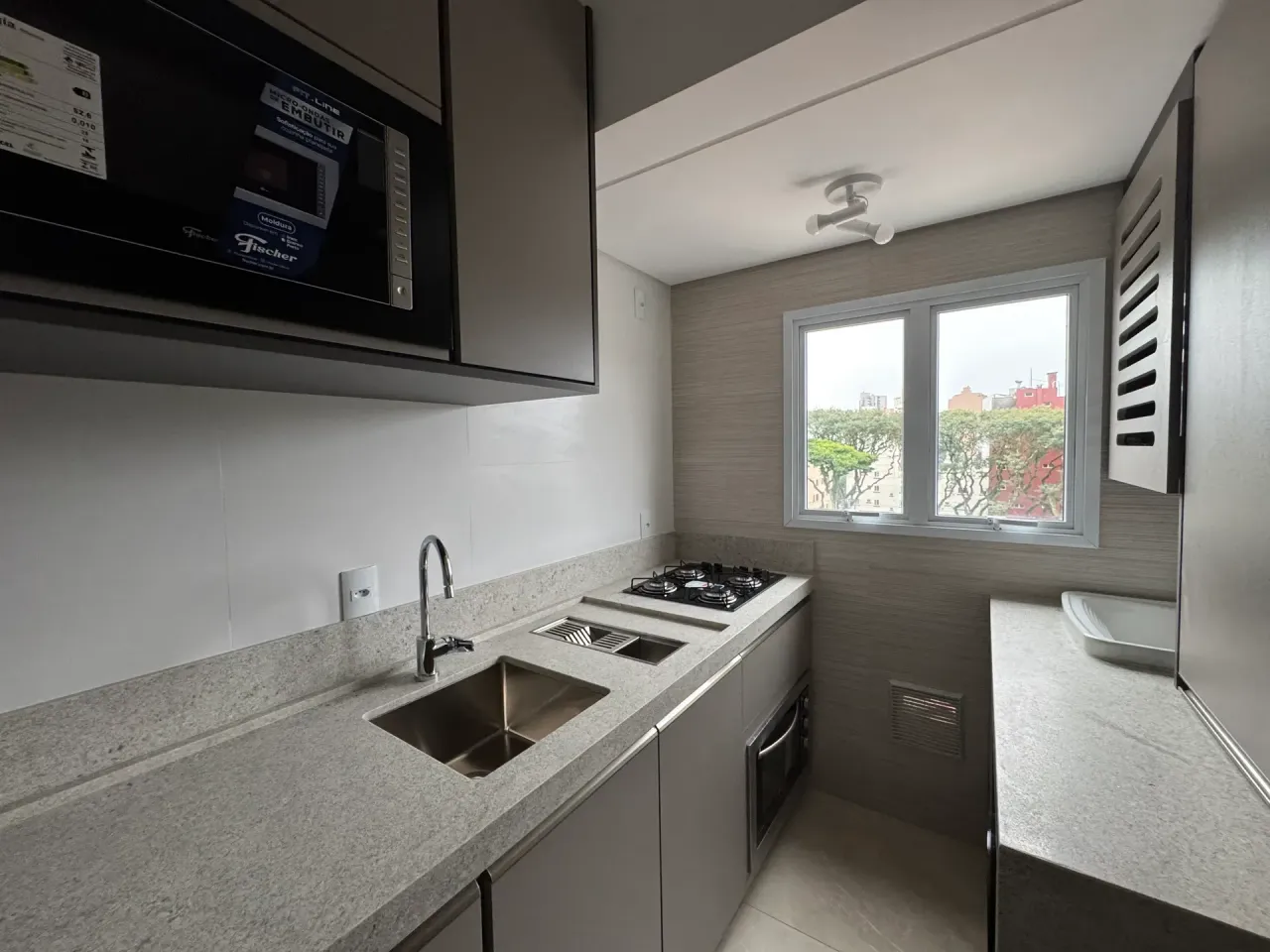 Furnished 2-bedroom apartment with open-plan kitchen