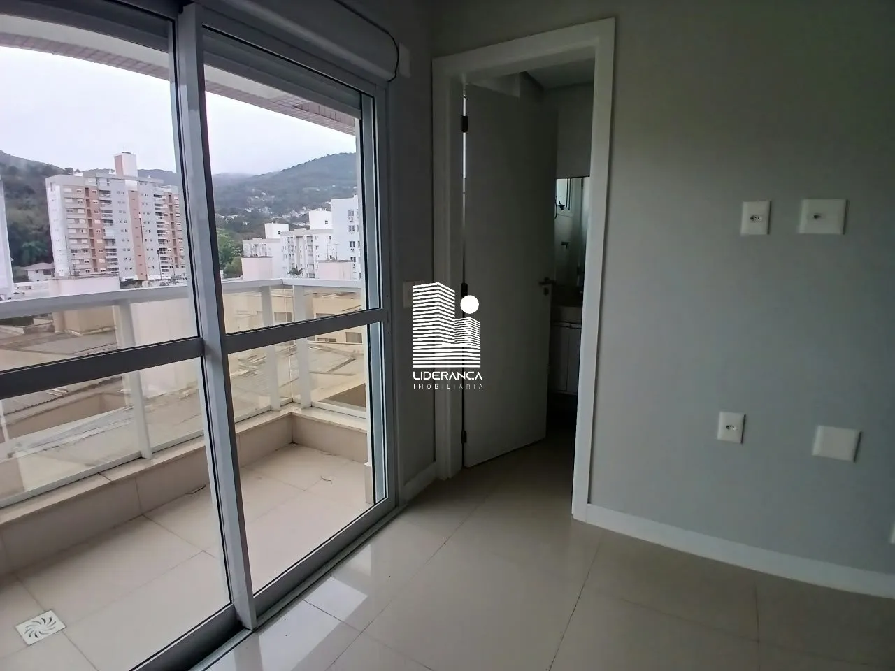 Mountain view in a 2-bedroom apartment, 79 m² — photo 14