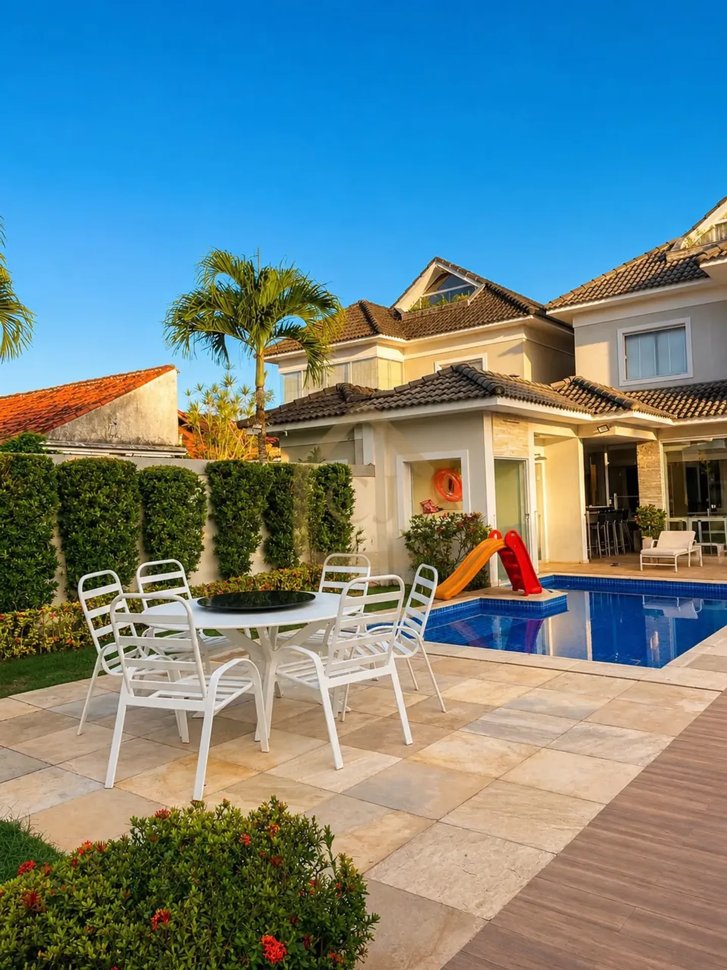 5-bedroom house with a private pool — photo 16