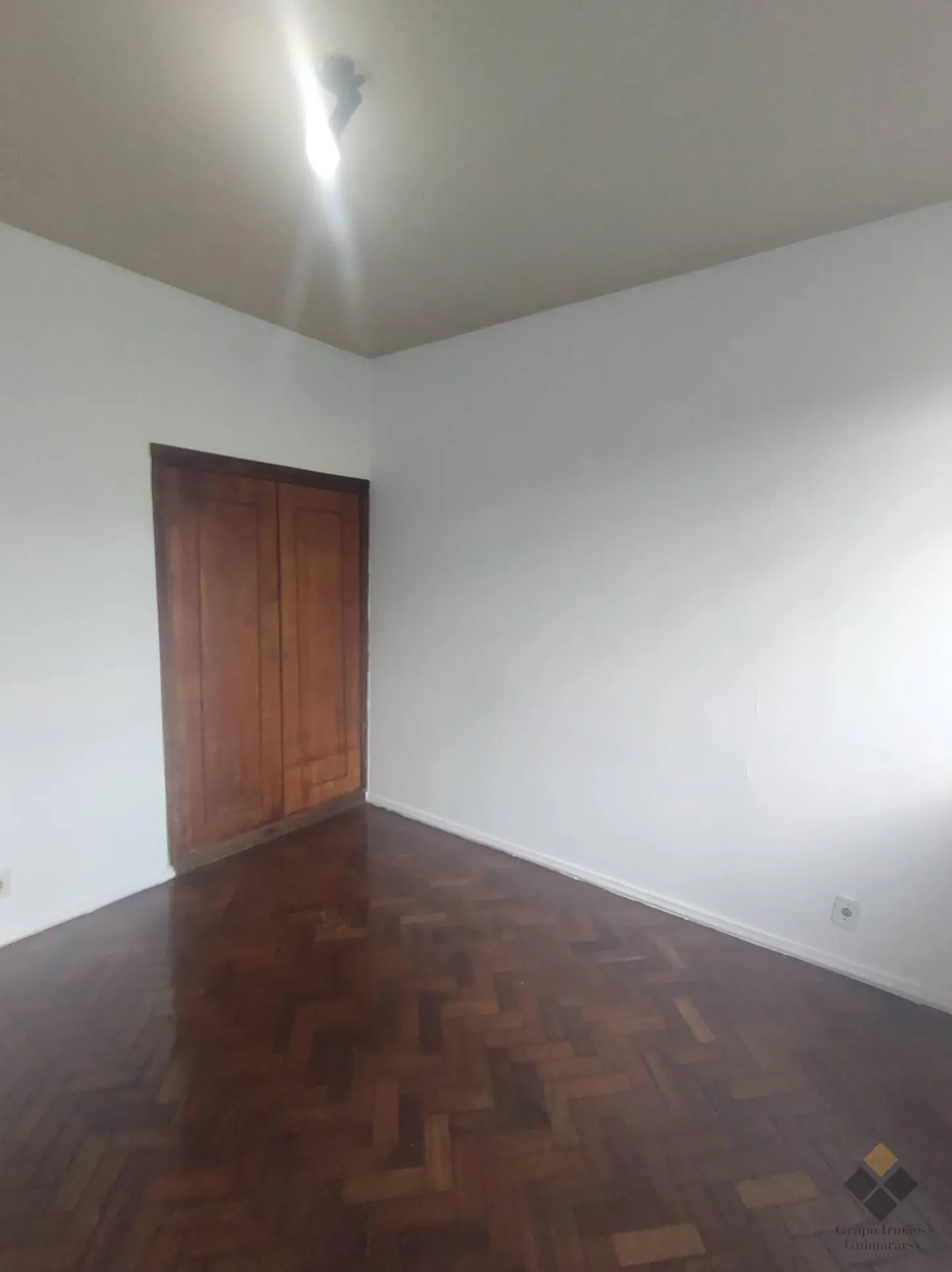 Apartment on the 4th floor with wood or laminate floors — photo 13