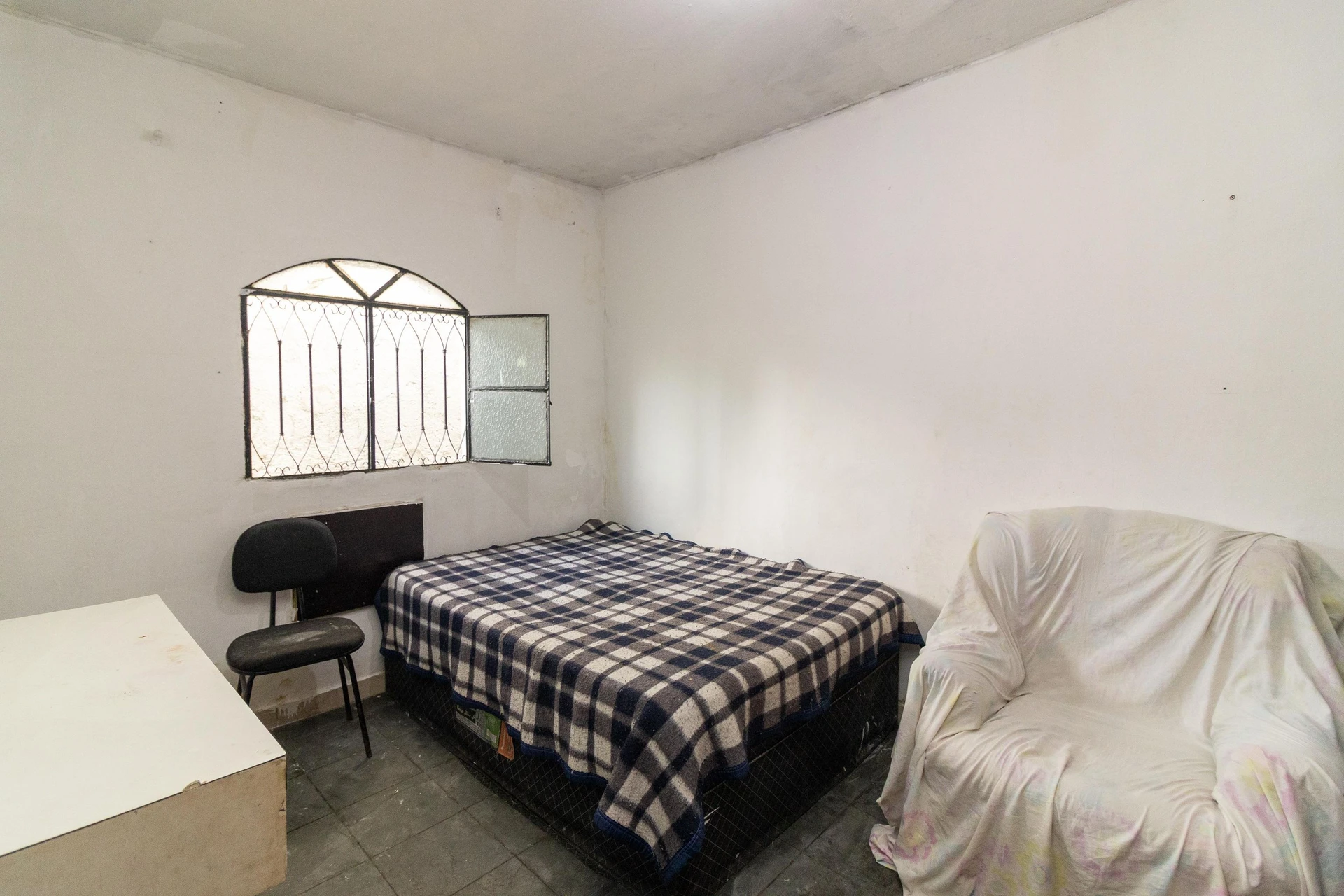 Furnished 1-bedroom apartment with 1 bathroom and no parking