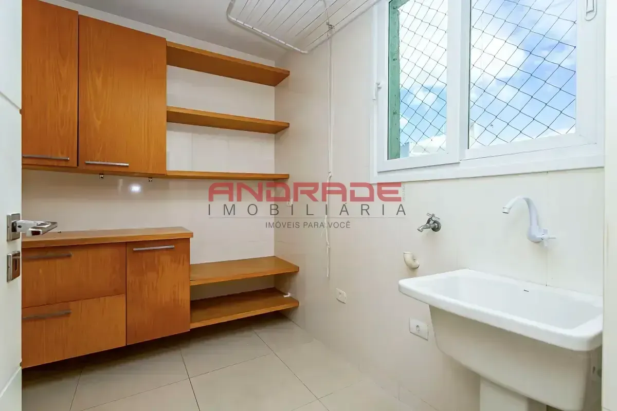 Apartment with 3 bedrooms and glass balcony — photo 22