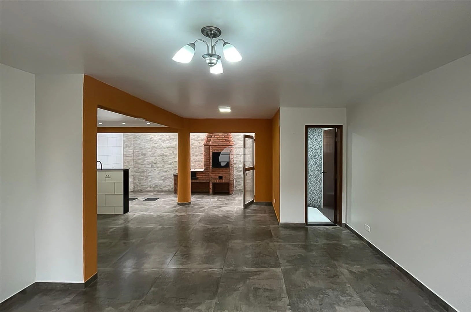 2-bedroom house with a walk-in closet in Curitiba — photo 17