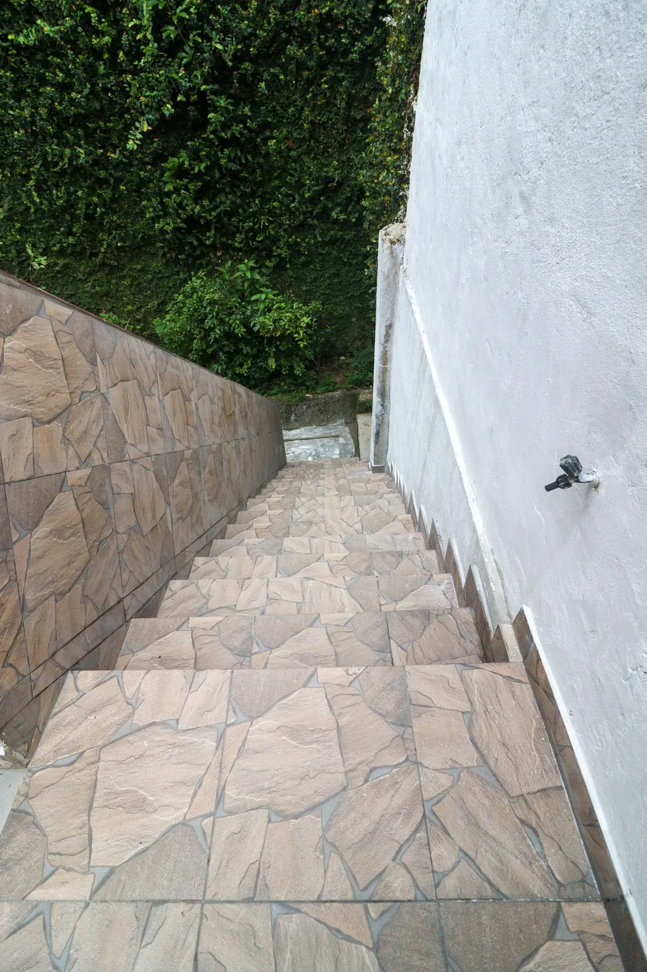 Furnished 4-bedroom apartment with balcony and desk area — photo 50
