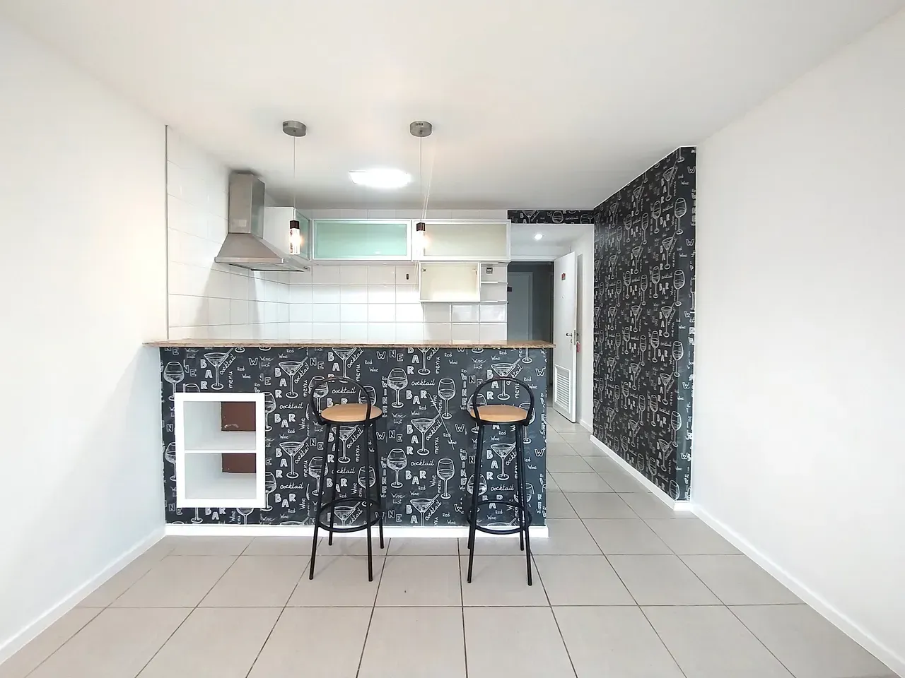 1-bedroom apartment with open-plan gas kitchen — photo 2