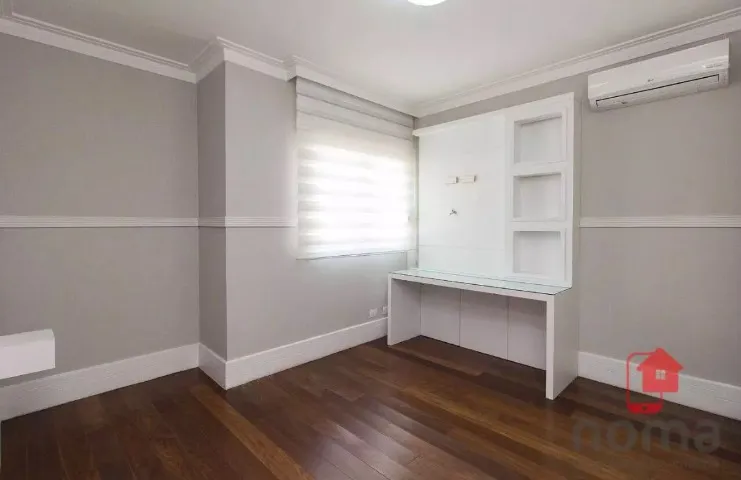 4-bedroom house with a bathtub in Curitiba — photo 10